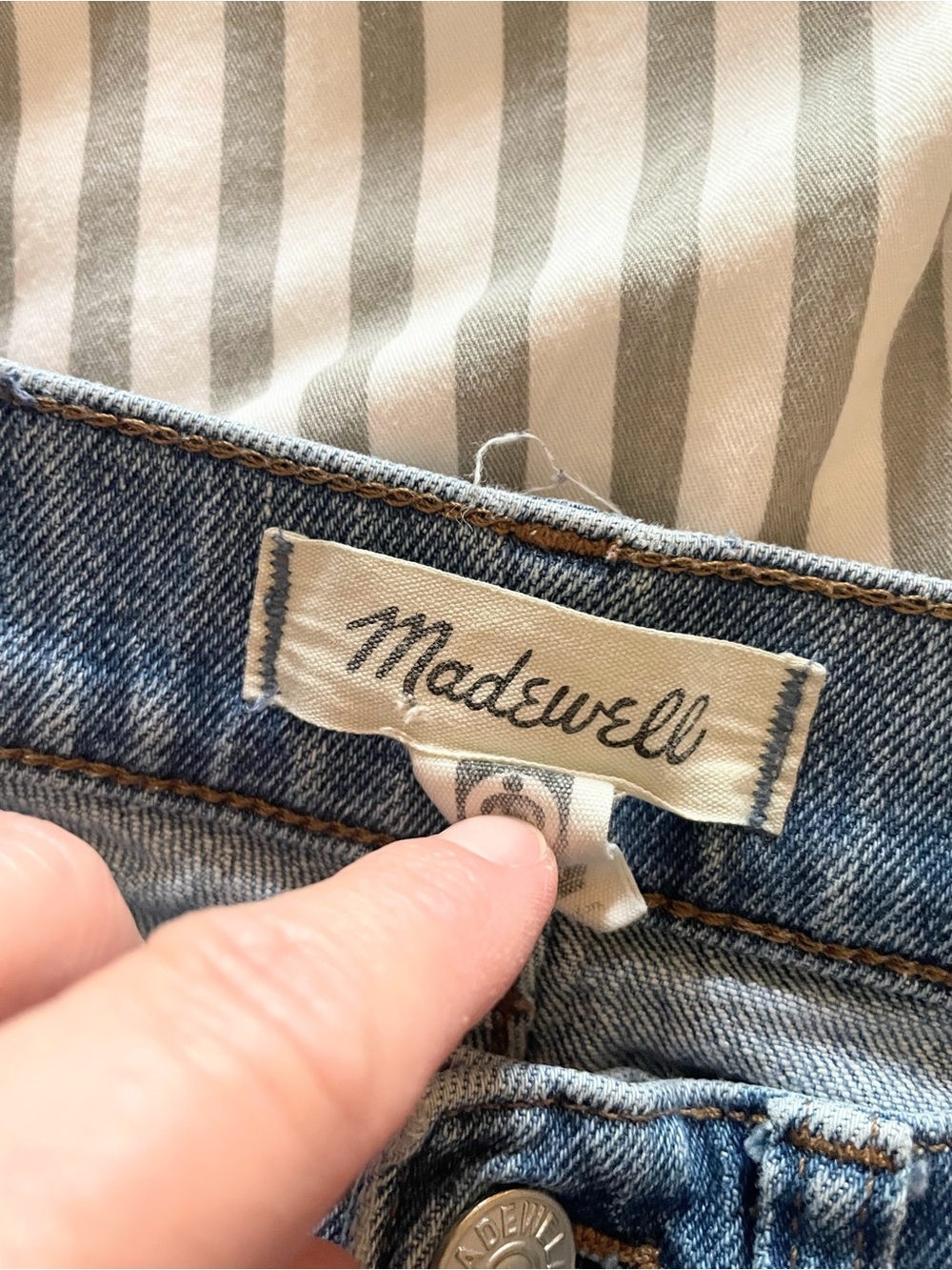 Madewell 90s Straight Jeans 24 Enmore Wash High Rise Raw Hem - Picture 9 of 12
